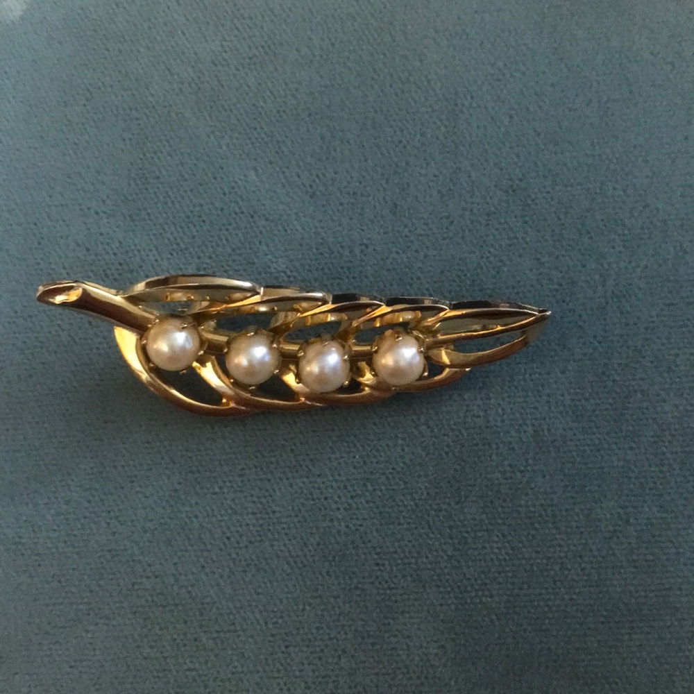 ⚡️FINAL PRICE⚡️ VTG Pearl Leaf Brooch
